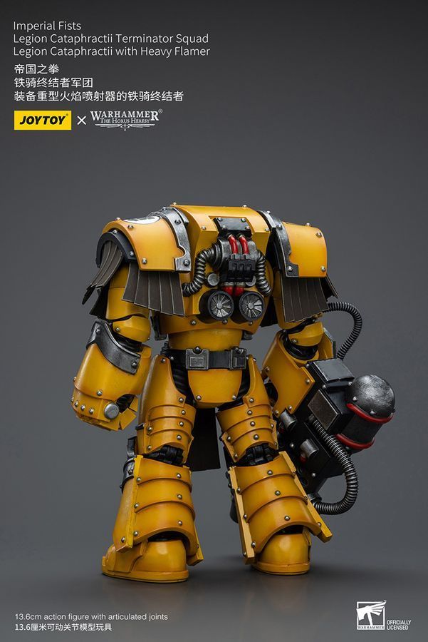 Фигурка из игры Warhammer 40k, Имперские Кулаки Сержант Легиона Катафрактии с тяжелым огнеметом, JOYTOY, подвижная, 13,6 см (WHR 0075)