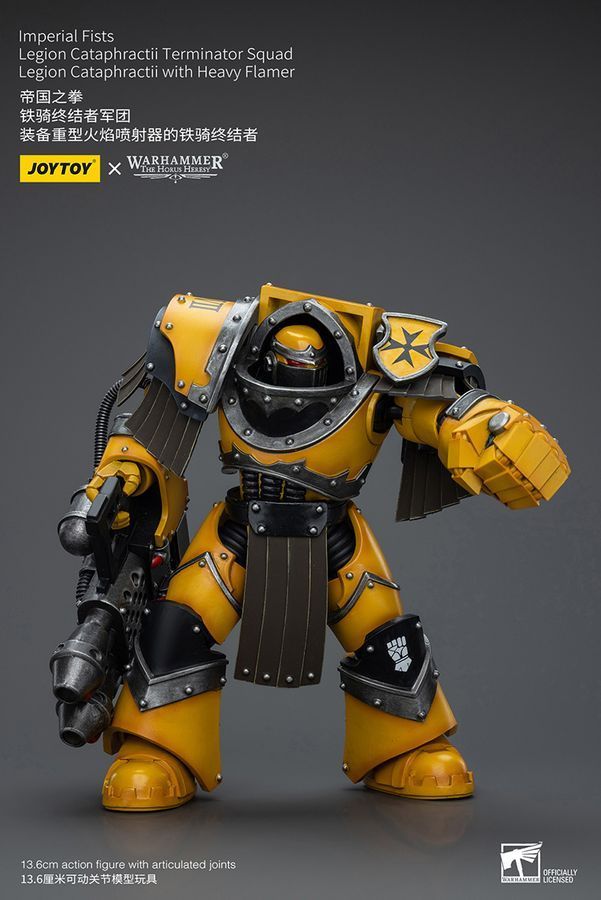 Фигурка из игры Warhammer 40k, Имперские Кулаки Сержант Легиона Катафрактии с тяжелым огнеметом, JOYTOY, подвижная, 13,6 см (WHR 0075)