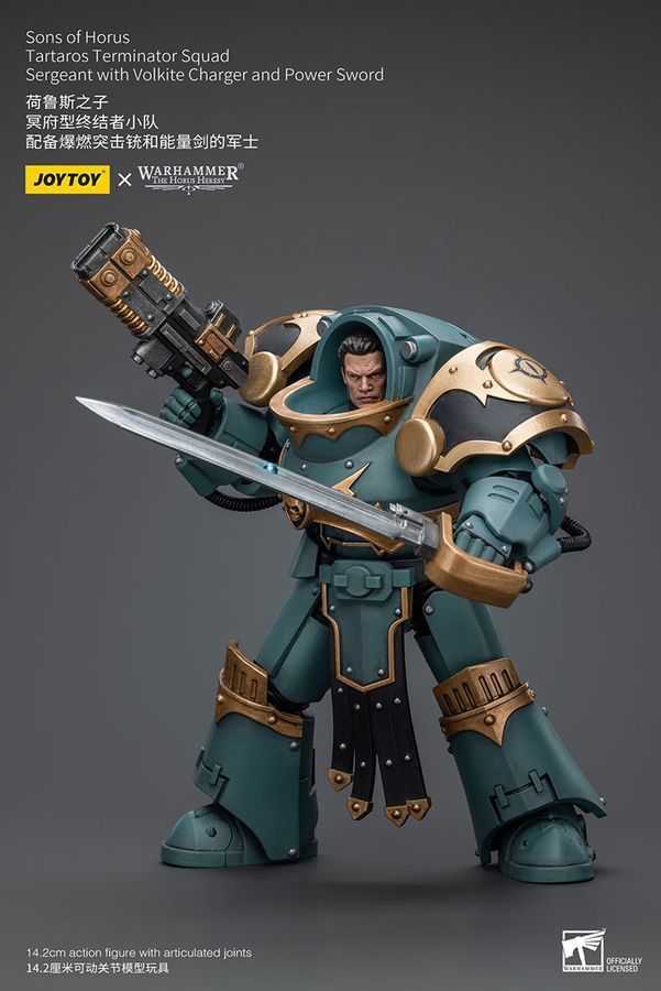 Фигурка из игры Warhammer 40k, Сыны Хоруса Сержант с волкитовым зарядным устройством и силовым мечом, JOYTOY, подвижная, 14,2 см (WHR 0081)