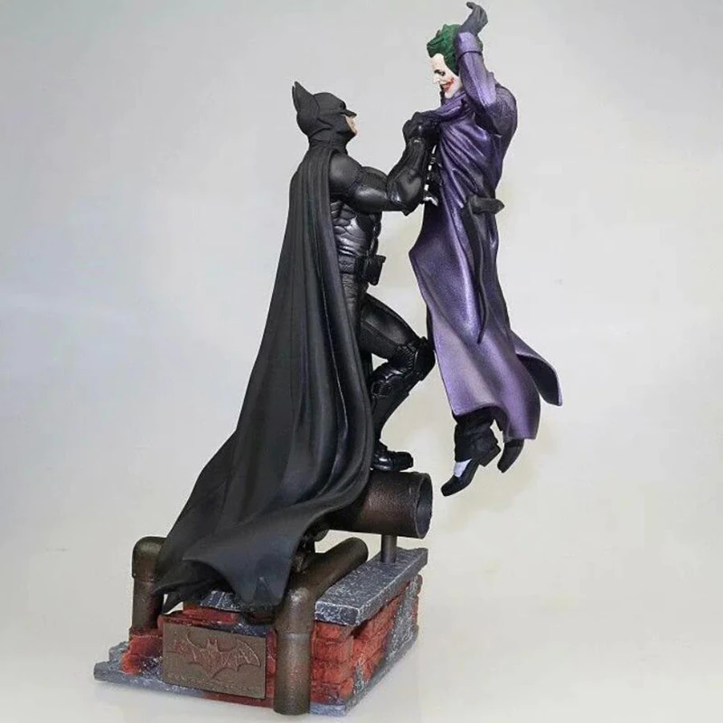 Фигурка Batman Бэтмен против Джокера, 28см (BM 0004)