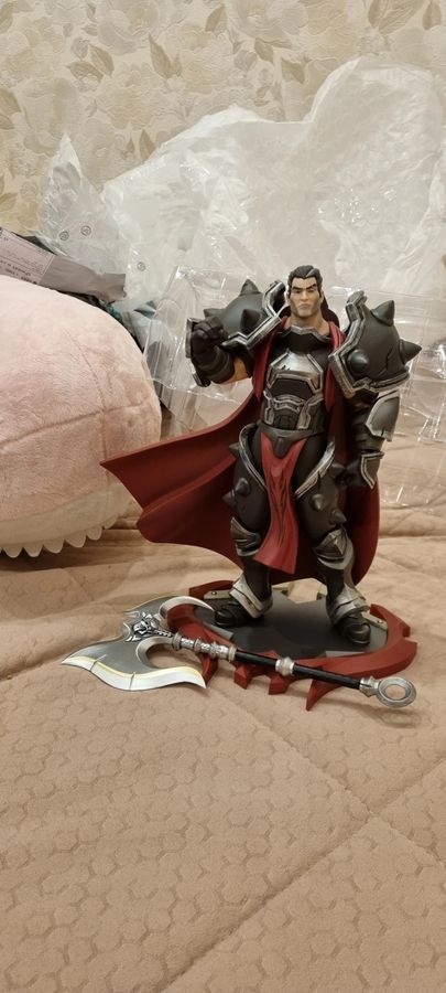 Фигурка из игры League of Legends от Riot Games Лига легенд Дариус Darius, 31,5 см (LOL 0028)