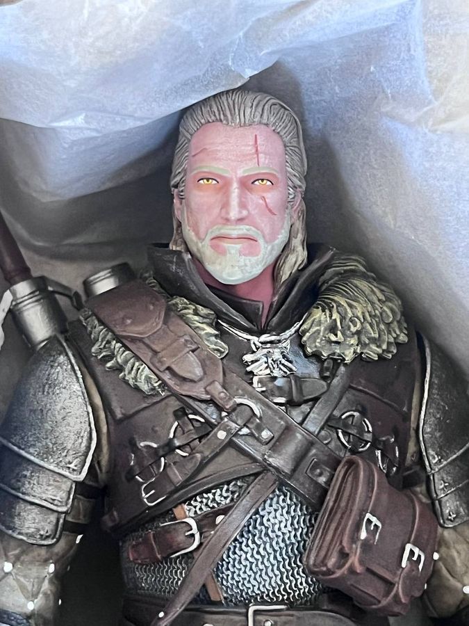 Фигурка от студии Dark Horse The Witcher 3: Wild Hunt - Geralt Grandmaster Ursine, Ведьмак Геральт в доспехах школы медведя, 25 см (TW 0004)