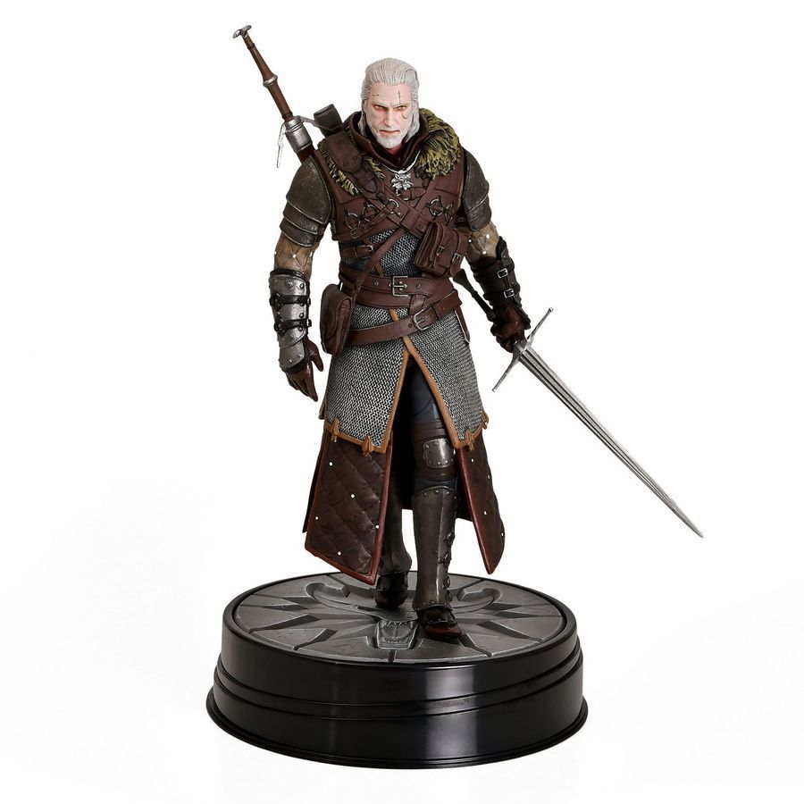 Фигурка от студии Dark Horse The Witcher 3: Wild Hunt - Geralt Grandmaster Ursine, Ведьмак Геральт в доспехах школы медведя, 25 см (TW 0004)