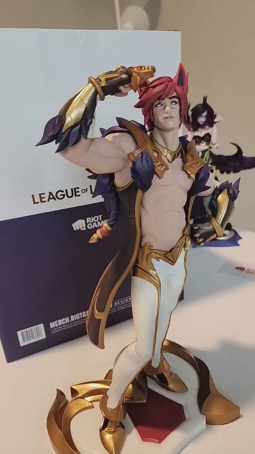 Фигурка из игры League of Legends от Riot Games Лига легенд Сетт Sett, 29 см (LOL 0030)