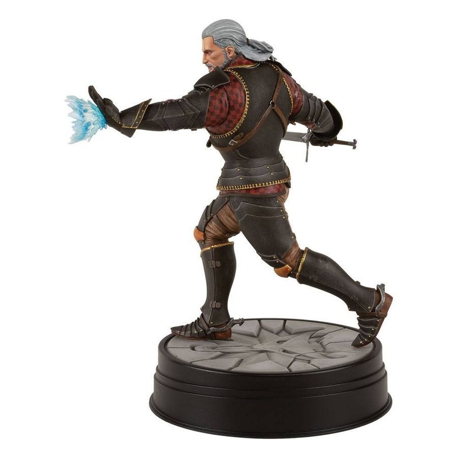 Фигурка от студии Dark Horse The Witcher 3: Wild Hunt - Geralt Toussaint Tourney Armor, Ведьмак Геральт в Турнирных доспехах из Туссента, 25 см (TW 0006)