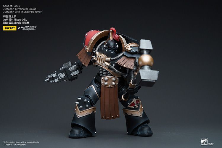 Фігурка з гри Warhammer 40k, Сини Хоруса Юстаерін з Громовим Молотом, JOYTOY, рухома, 13,6 см (WHR 0093)