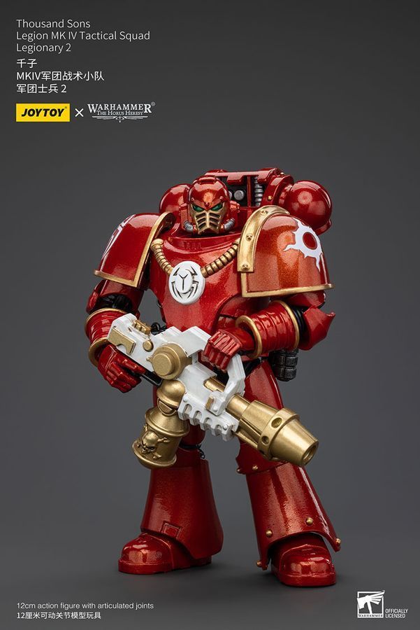 Фигурка из игры Warhammer 40k, Легионер Тысячи Сынов с огнеметом, JOYTOY, подвижная, 12 см (WHR 0098)