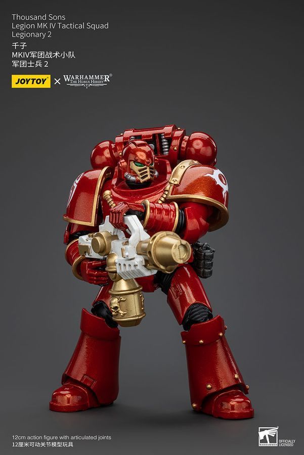 Фигурка из игры Warhammer 40k, Легионер Тысячи Сынов с огнеметом, JOYTOY, подвижная, 12 см (WHR 0098)