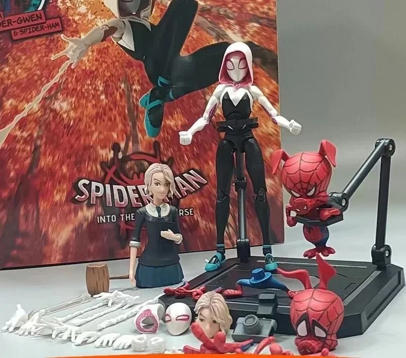 Фигурка из вселенной Spider-Man Гвен Стейси, подвижная, 16 см (AVG 0018)