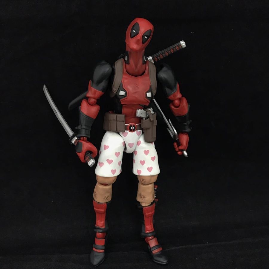 Фигурка Deadpool Марвел Дэдпул, подвижная на шарнирах, 16 см (DP 0006)