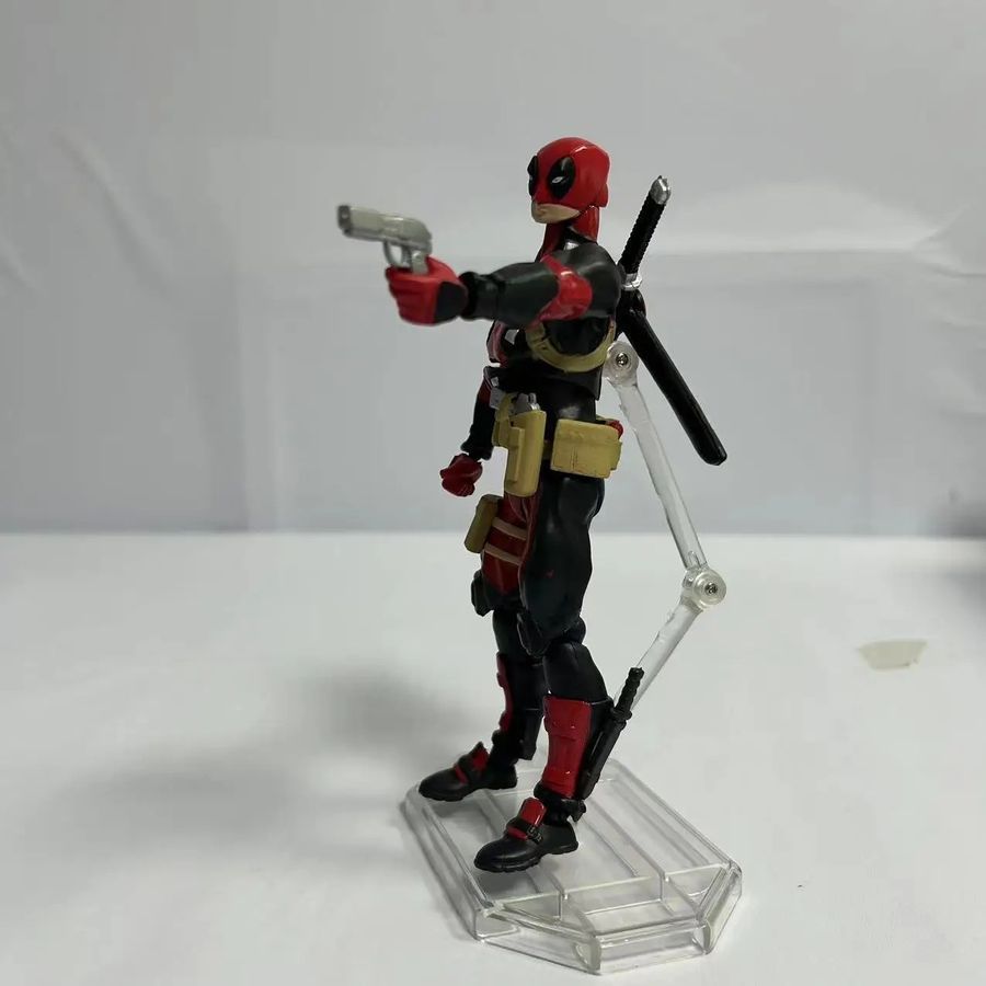 Фигурка Deadpool Марвел Дэдпул, подвижная на шарнирах, 16 см (DP 0006)