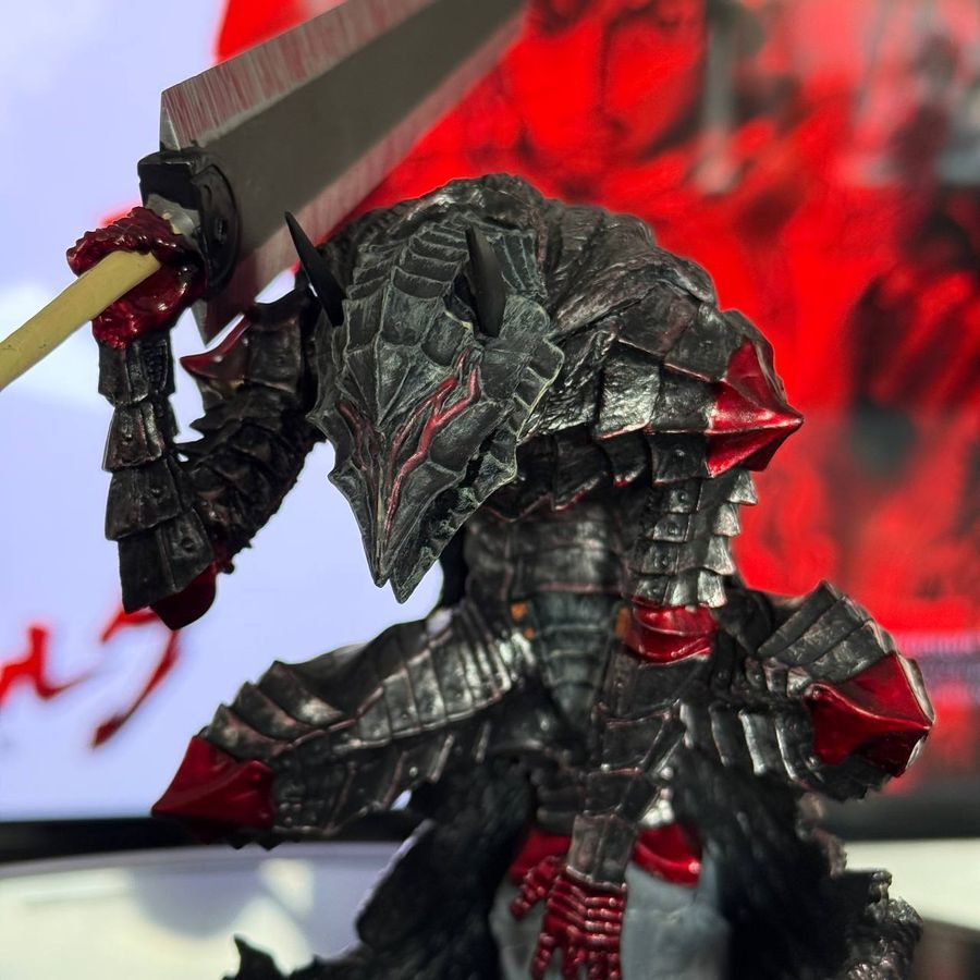 Аниме фигурка Berserk Берсерк Guts Гатс в доспехе на камне, 25 см (BRK 0003)