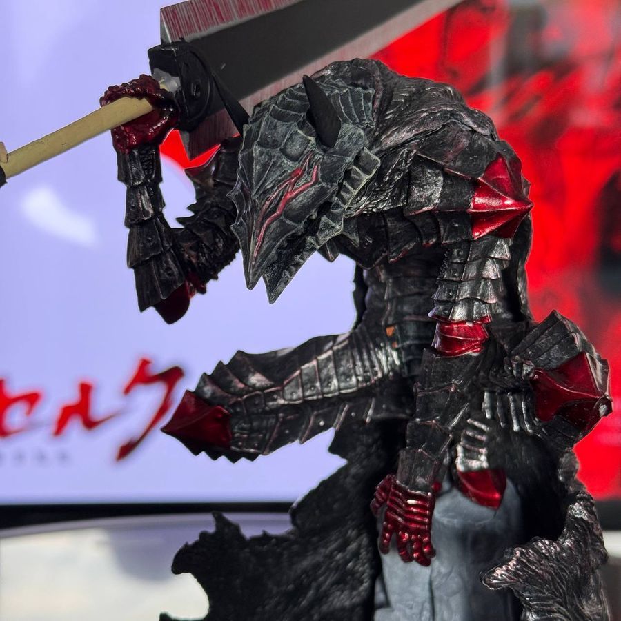 Аниме фигурка Berserk Берсерк Guts Гатс в доспехе на камне, 25 см (BRK 0003)